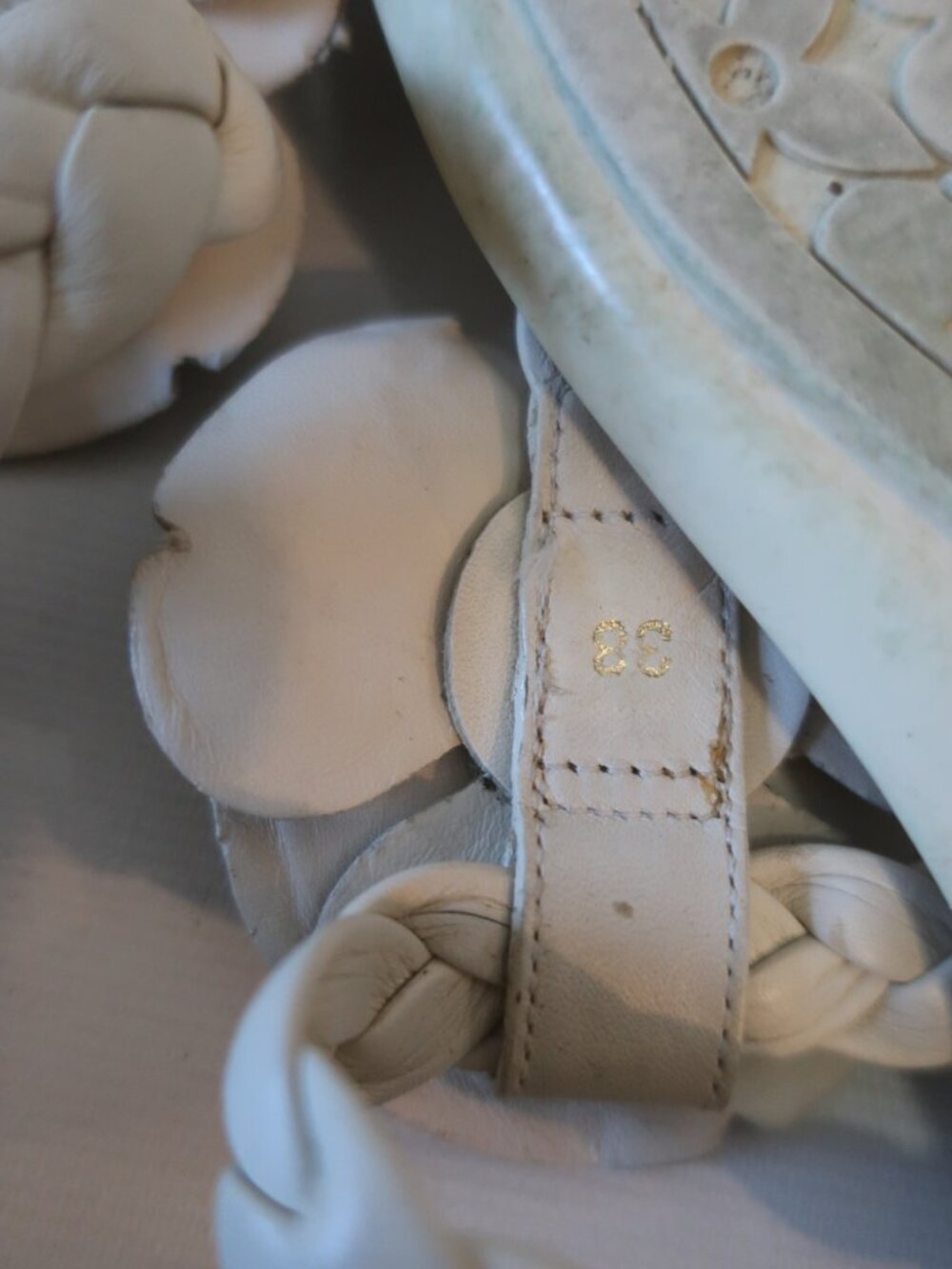Louis Vuitton Damier Azur Beige, Gray Leather Floral Thong Sandals 38 EU/US 8 - Picture 10 of 11